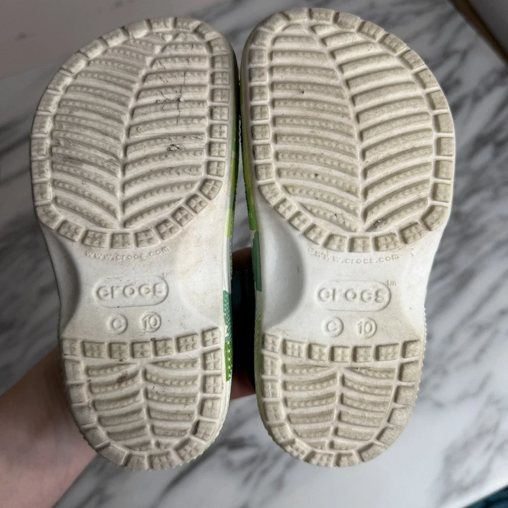 CROCS c10 green dinosaur